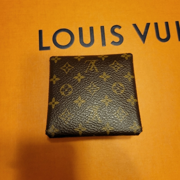 Louis Vuitton Jewelry Case (Orig $ LV Necklace) - Picture 5 of 6